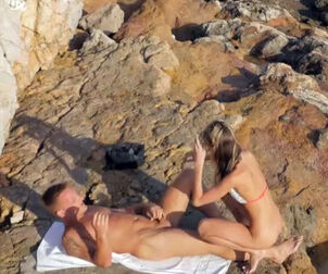 Successful bf humps his warm gf Gina by the beach